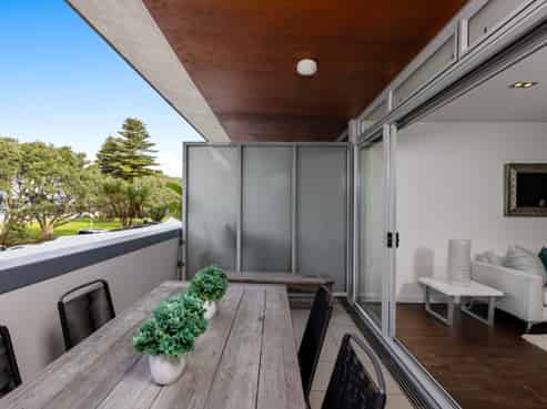 2/6 Beach Front Lane, Browns Bay