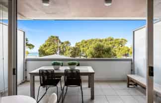 2/6 Beach Front Lane, Browns Bay