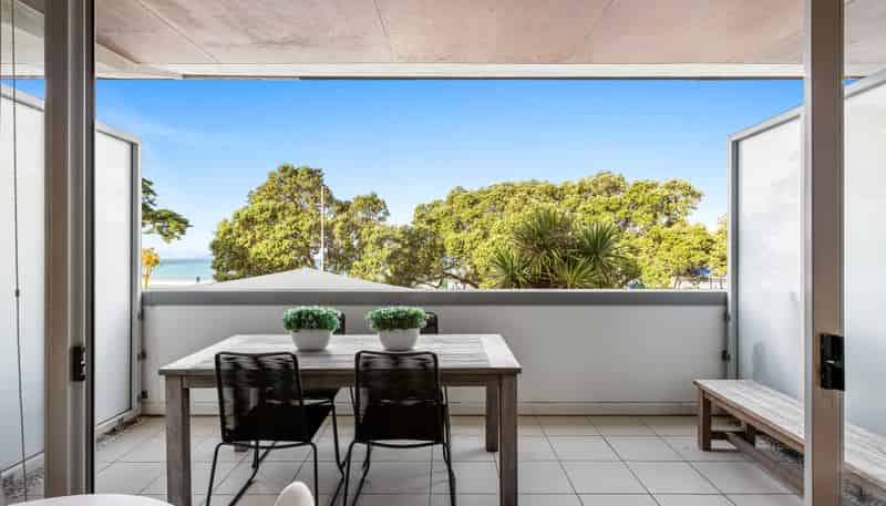 2/6 Beach Front Lane, Browns Bay
