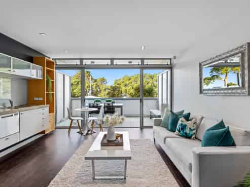 2/6 Beach Front Lane, Browns Bay