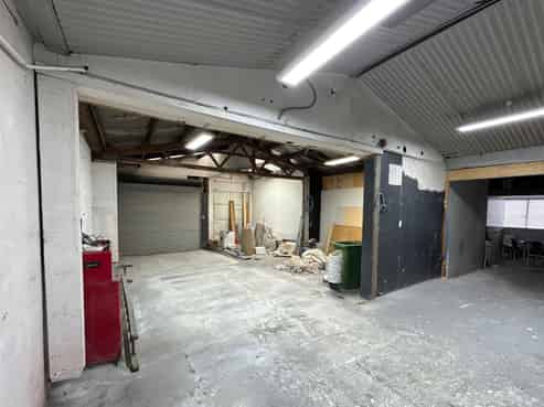 Affordable industrial workshop with office space