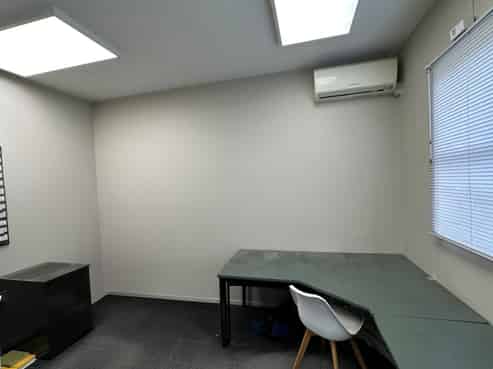 Affordable industrial workshop with office space