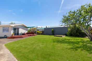 17 Abraham Crescent, Milson
