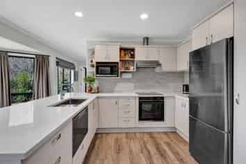43 Lincoln East Road, Inglewood
