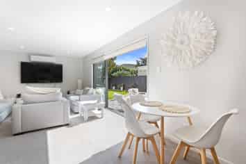 21A Kingsbridge West, Burwood