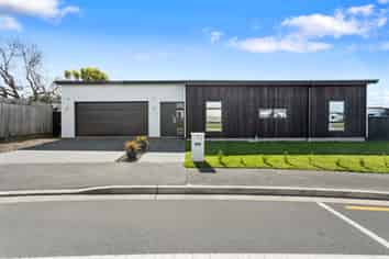 21A Kingsbridge West, Burwood