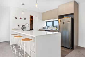 21A Kingsbridge West, Burwood