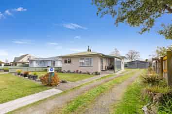 38 Tennyson Crescent, Stoke