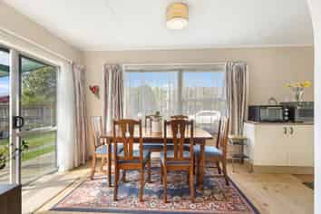 38 Tennyson Crescent, Stoke