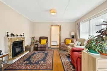 38 Tennyson Crescent, Stoke