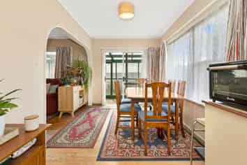 38 Tennyson Crescent, Stoke