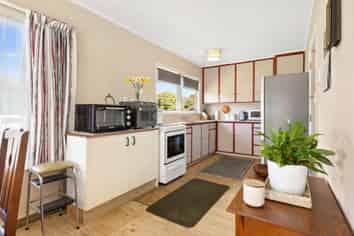 38 Tennyson Crescent, Stoke
