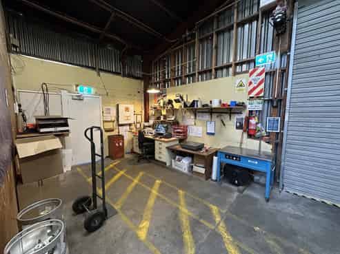 Flexible 2400sqm Onekawa warehousing