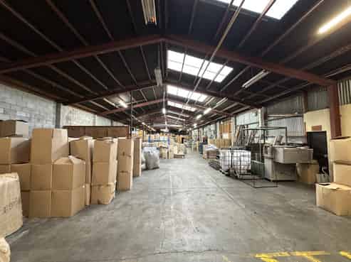 Flexible 2400sqm Onekawa warehousing