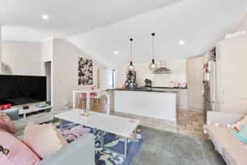 11 Sumich Place, West Harbour