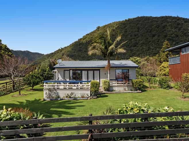 8366 State Highway 35, Waihau Bay