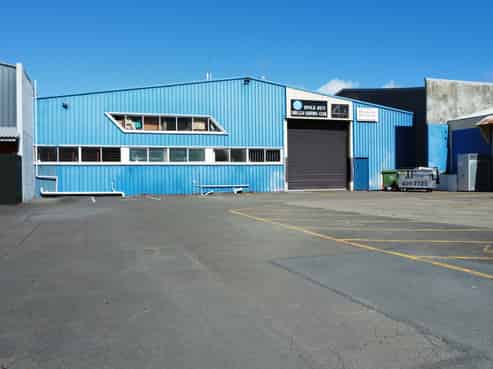 Industrial Warehouse for Lease 