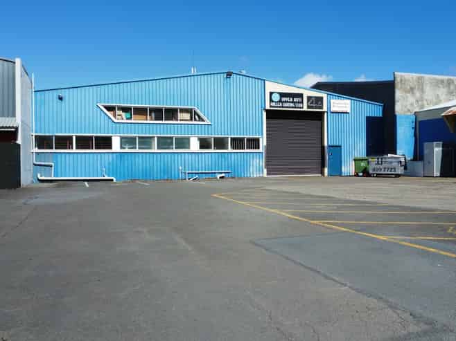 Industrial Warehouse for Lease 