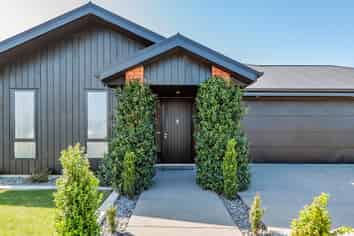 8 Rhyolite Court, ROLLESTON