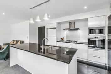 8 Rhyolite Court, ROLLESTON