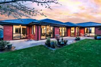 8 Rhyolite Court, ROLLESTON