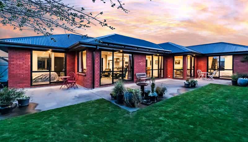 8 Rhyolite Court, ROLLESTON