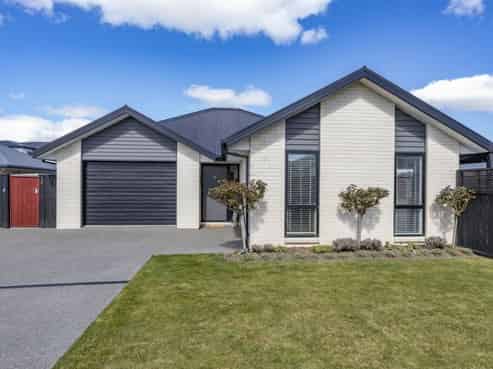 1 Stratford Way, Fernside