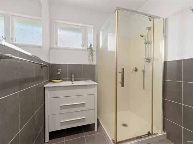 2/34B Sunnynook Road, Sunnynook