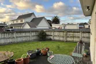 75 Dixon Avenue, Hawera