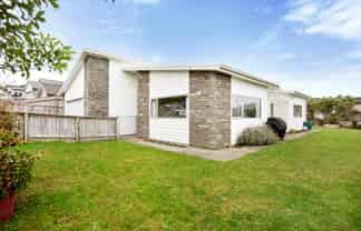 15 Paparoa Crescent, Aotea