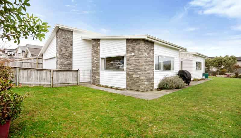 15 Paparoa Crescent, Aotea