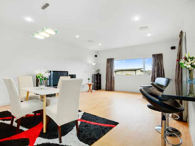 15 Paparoa Crescent, Aotea