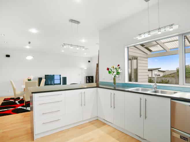 15 Paparoa Crescent, Aotea