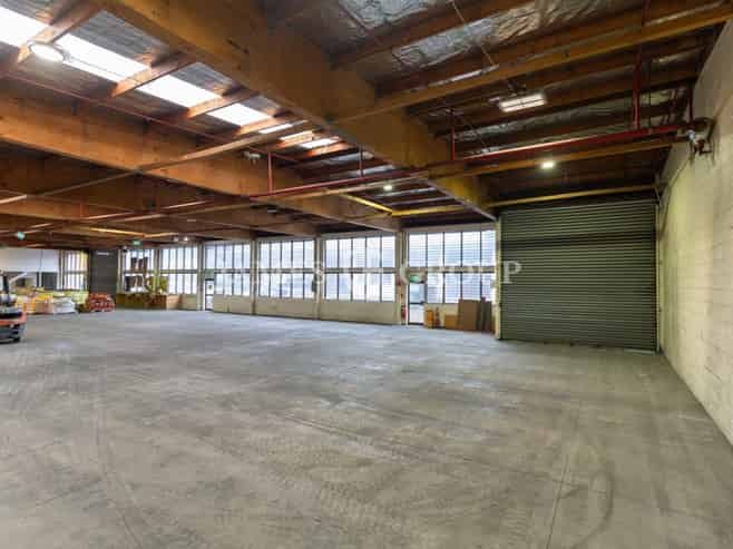 1,290m² PRIME PATIKI ROAD WAREHOUSE + 12 CARPARKS