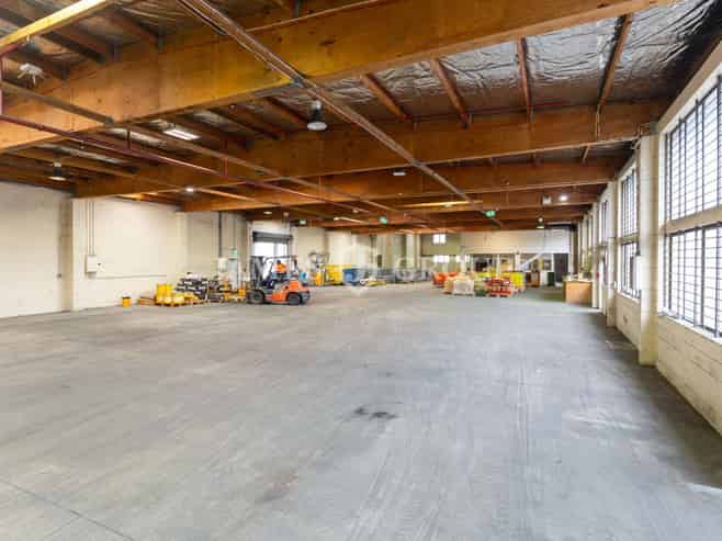 1,290m² PRIME PATIKI ROAD WAREHOUSE + 12 CARPARKS