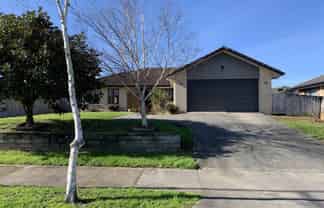 100 Barrington Drive, Huntington