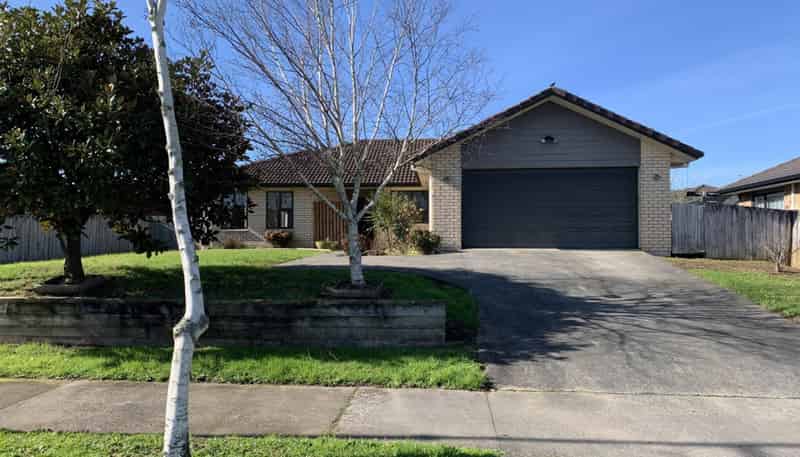 100 Barrington Drive, Huntington
