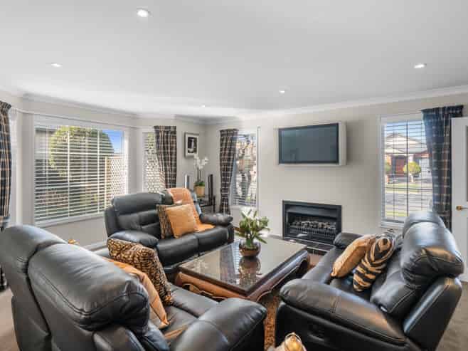 17 Watermill Boulevard, Northwood
