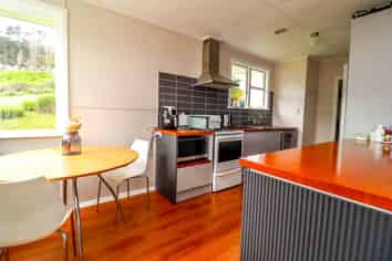 814 Mount Pleasant Road, Thames