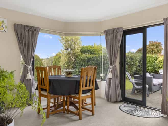 32 Balmoral Drive, Hilltop