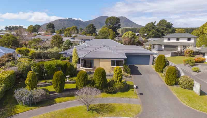 32 Balmoral Drive, Hilltop
