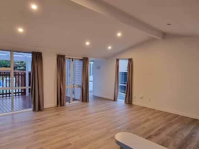 2/1569 Great North Road, Waterview