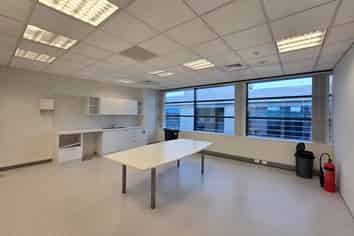 FITTED CONSTELLATION DRIVE OFFICE 302M²

