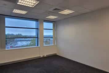 FITTED CONSTELLATION DRIVE OFFICE 302M²
