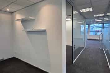 FITTED CONSTELLATION DRIVE OFFICE 302M²
