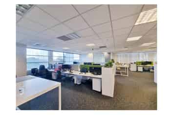 FITTED CONSTELLATION DRIVE OFFICE 302M²
