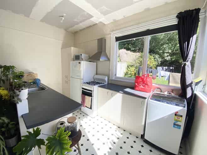 2b Russell Terrace, Newtown