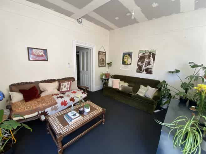 2b Russell Terrace, Newtown