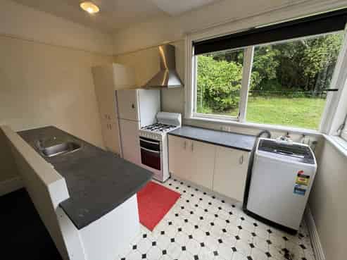 2b Russell Terrace, Newtown