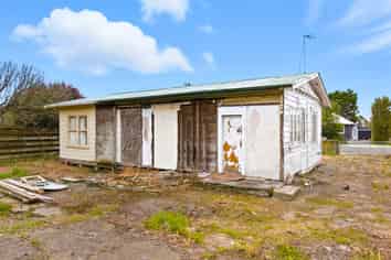 8 Montgomery, Levin
